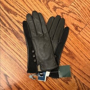 G.H. Bass & Co. Black Leather Gloves with Button Detail
